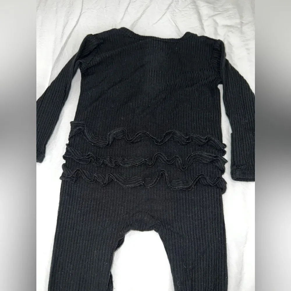 POSH PEANUT FOOTIE RUFFLED ZIPPERED ONE PIECE 0-3M